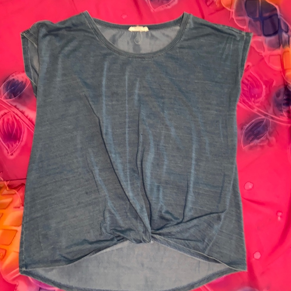 Navy blue T-shirt size small